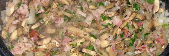 мясные рулетики с грибами и беконом