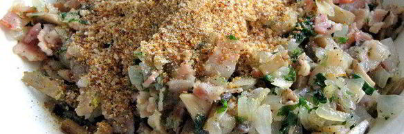 мясные рулетики с грибами и беконом