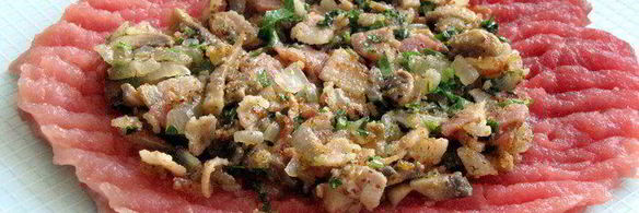 мясные рулетики с грибами и беконом