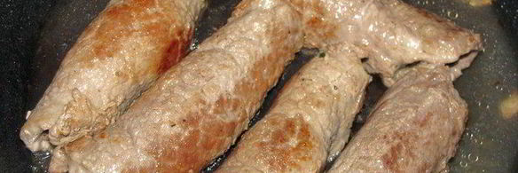 мясные рулетики с грибами и беконом