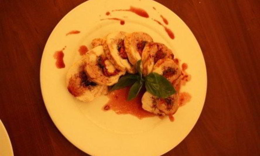 Рецепт новогоднего рулета из индейки с вялеными томатами