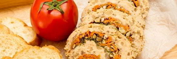 паровой куриный рулет с яблоком, орехами и пармезаном