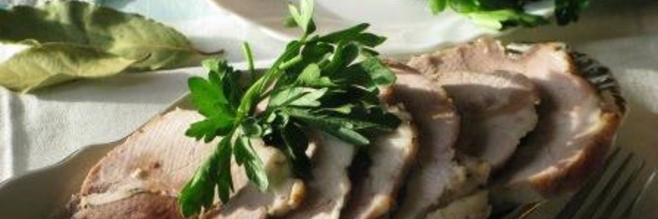 Праздничный мясной рулет с языком