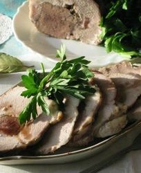 Праздничный мясной рулет с языком