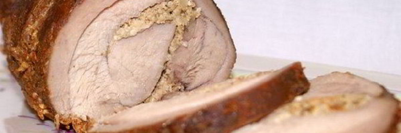 Рулет из филе индейки с грецкими орехами