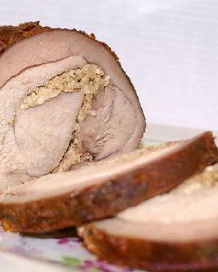 Рулет из филе индейки с грецкими орехами