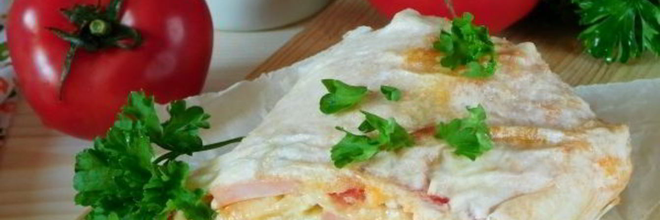 Рулет из лаваша с колбасой и сыром