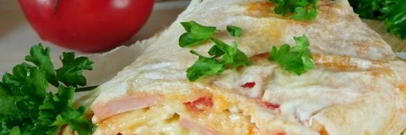 рулет из лаваша с колбасой и сыром