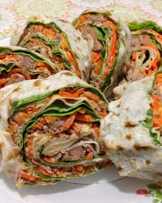 Рулет из лаваша с корейской морковкой