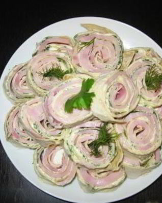 Рулет из лаваша с ветчиной и сыром