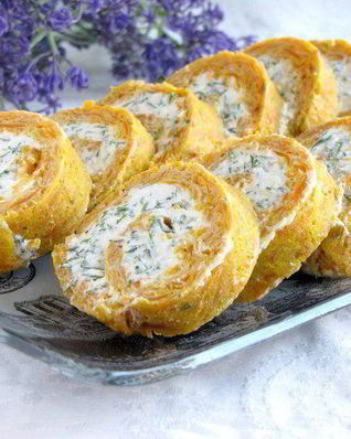 Рулет из моркови с сыром и зеленью