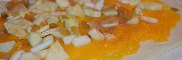 рулет из сметанного теста с тыквенно-яблочной начинкой