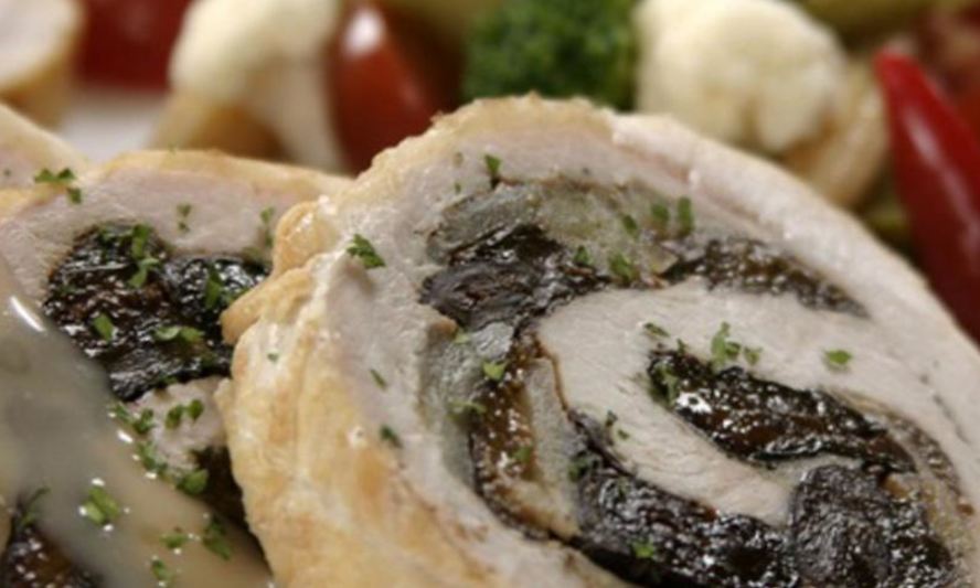 Рецепт рулета из свинины с черносливом