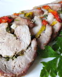 Рулет из телятины с перцем и зеленью