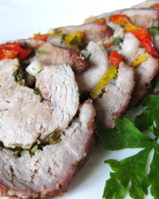 Рулет из телятины с перцем и зеленью