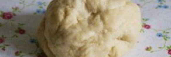 рулет с изюмом и орехами