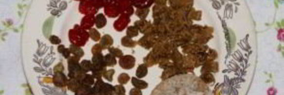 рулет с изюмом и орехами