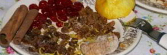 рулет с изюмом и орехами