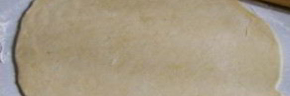 рулет с изюмом и орехами