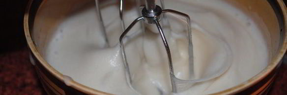 рулет с персиками и ананасом