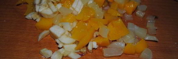 рулет с персиками и ананасом