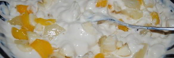 рулет с персиками и ананасом