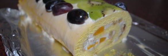 рулет с персиками и ананасом