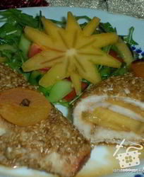 Рулетики из индейки с хурмой