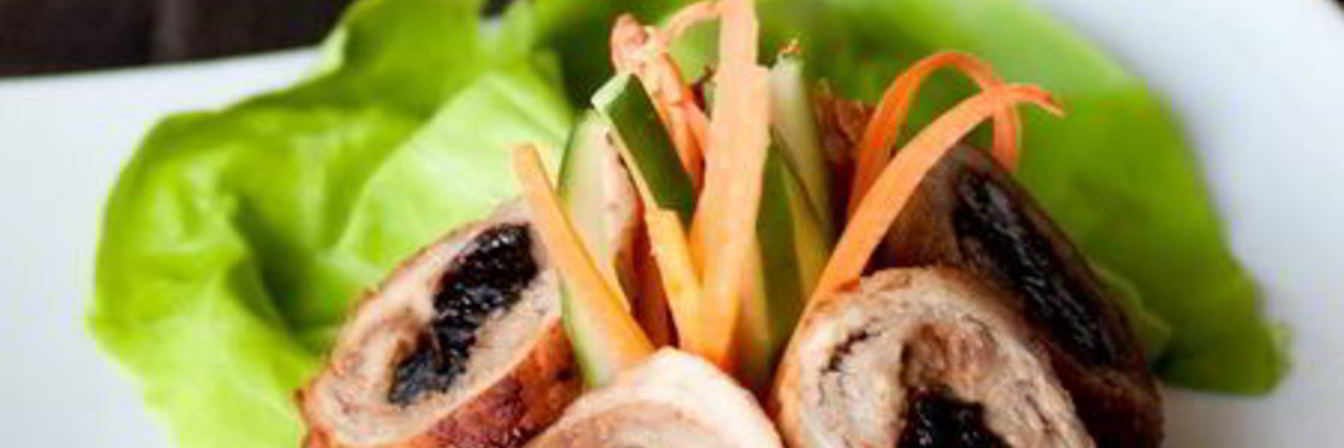 Рулетики из свинины с черносливом