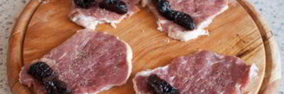 рулетики из свинины с черносливом