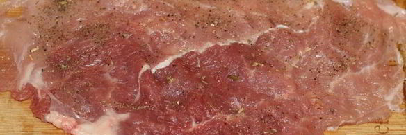 рулетики из свинины с тушеной капустой