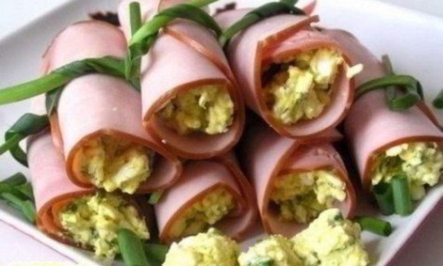 Рецепт рулетиков из ветчины с чесночной начинкой
