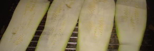 рулеты из кабачков с беконом и сыром