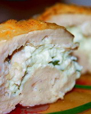 Рулеты из куриной грудки с сыром фета