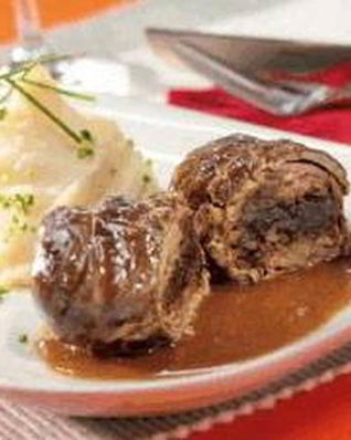 Рулеты с начинкой из шпика и слив