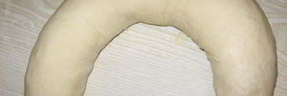 сдобный рулет с курагой