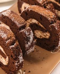 Шоколадный рулет с бананами