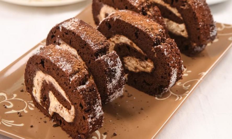 Рецепт шоколадного рулета с бананами