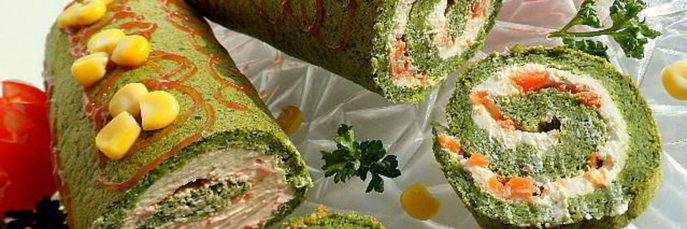 Шпинатный рулет со сливочным сыром и соленой семгой