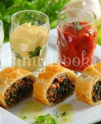 Слоеный рулет со шпинатом и ветчиной