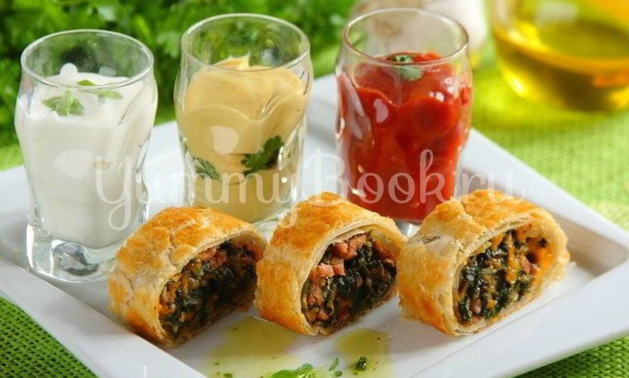 Рецепт слоеного рулета со шпинатом и ветчиной