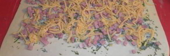 слойки-рулетики с зеленью, ветчиной и сыром