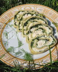 Сырный рулет со шпинатом