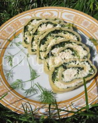 Сырный рулет со шпинатом