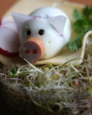 Свинки из вареных яиц