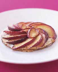 Миндальные тарталетки с нектаринами в карамели