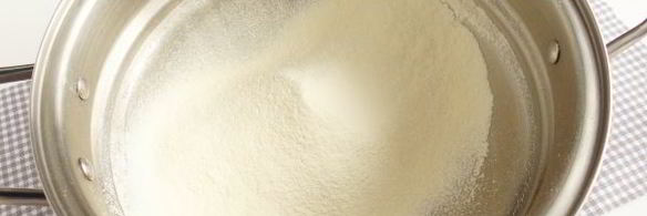 песочные тарталетки с пудингом и сливой