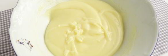 песочные тарталетки с пудингом и сливой