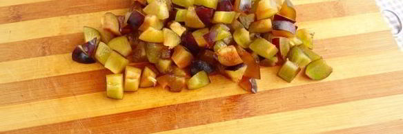 песочные тарталетки с пудингом и сливой