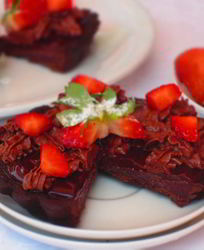 Шоколадные тарталетки с клубникой